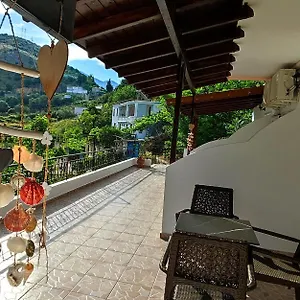 On The Rocks Bed and breakfast Qeparo